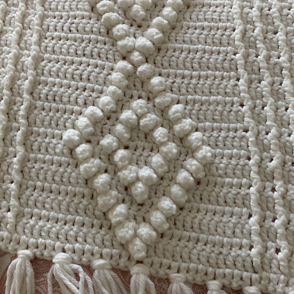 White handmade afghan 48 x 72 - Picture 3 of 5